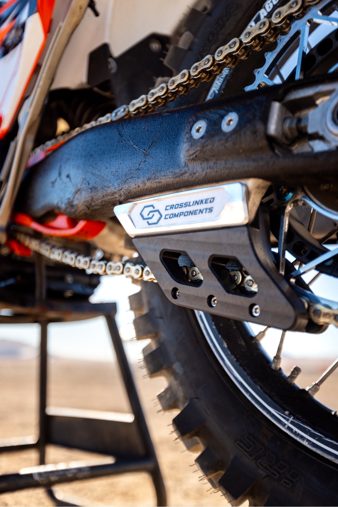 Crosslinked Components Integrated Chain Guide & Guard Combo