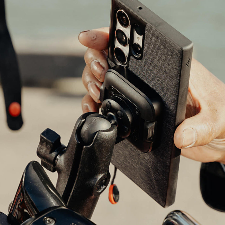 Peak Design Locking Qi2 1" Ball Mount Adapter w/ Wireless Charging